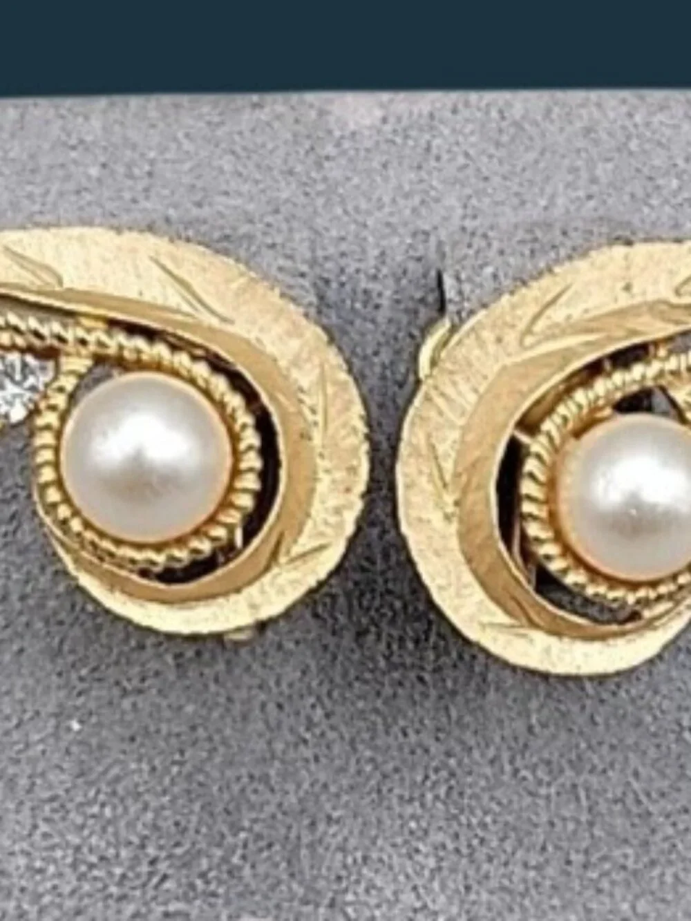 VTG Crown Trifari Faux Pearl Rhinestone Gold-Tone Clip-On Leaf Earrings 1960s